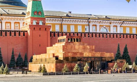  Lenin's Tomb: A Literary Voyage Through History and Revolution 